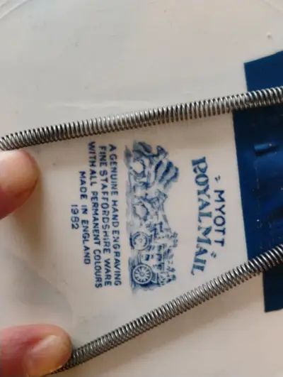 Plato loza  decorativo azul con paisaje Myott - miniatura 2