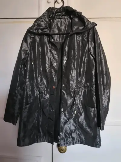 Corta viento impermeable negra - miniatura 1