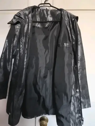 Corta viento impermeable negra - miniatura 6
