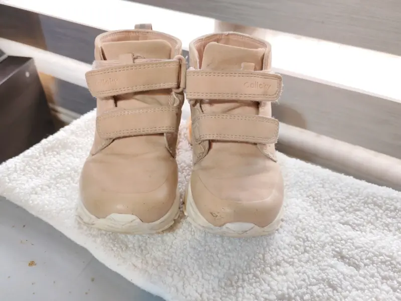 Botines beige para niña - 2