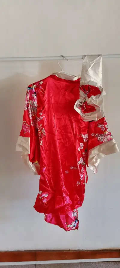Kimono rojo floreado - miniatura 3