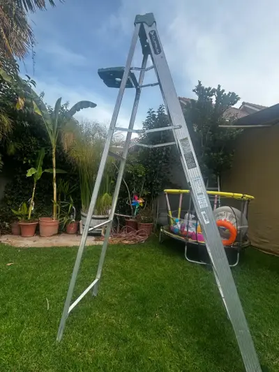 Escalera de aluminio alta - miniatura 5