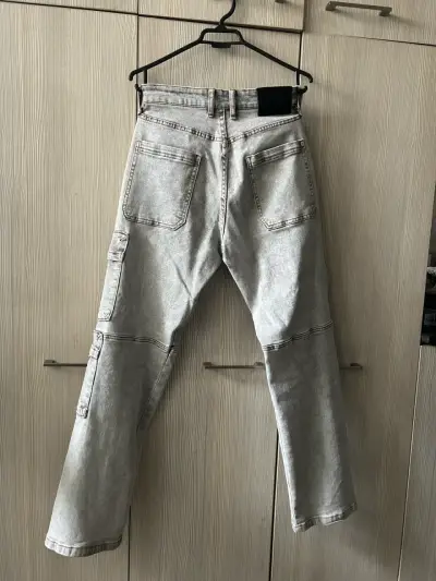 Jeans cargo grises para hombre - miniatura 2