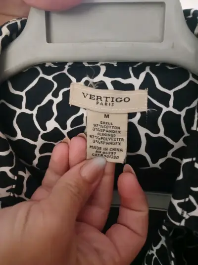 Abrigo estampado blanco y negro - miniatura 2