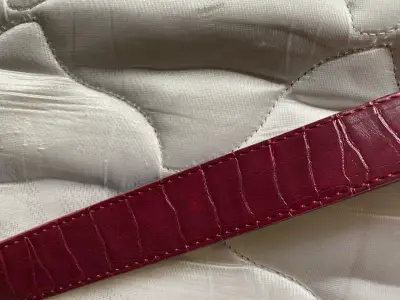 Cinturón rojo con hebilla de estrella - miniatura 2