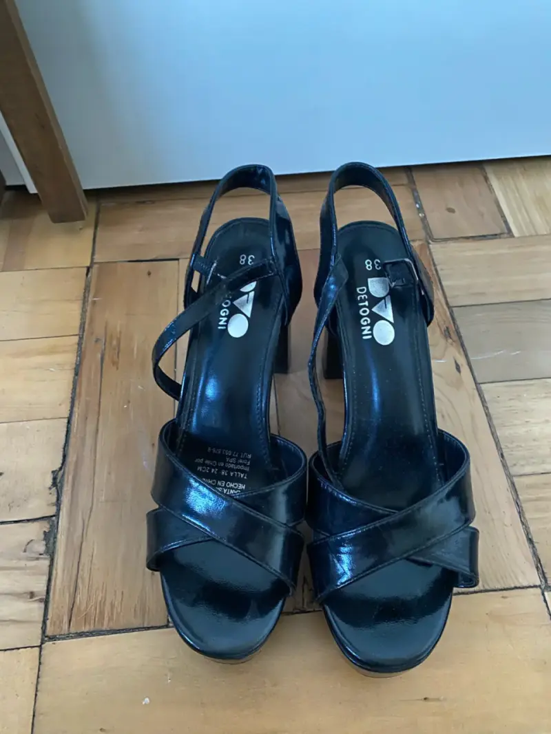 Sandalias negras de tacón alto - 2