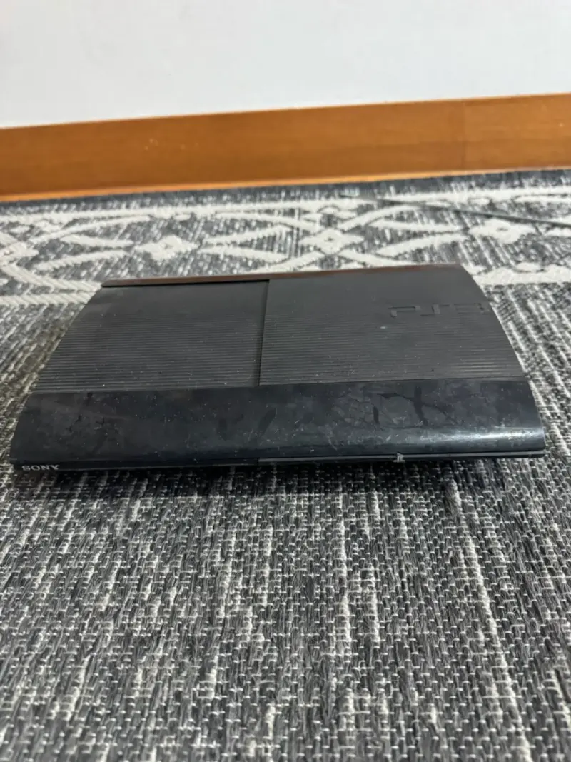 Sony PlayStation 3 Super Slim - 2