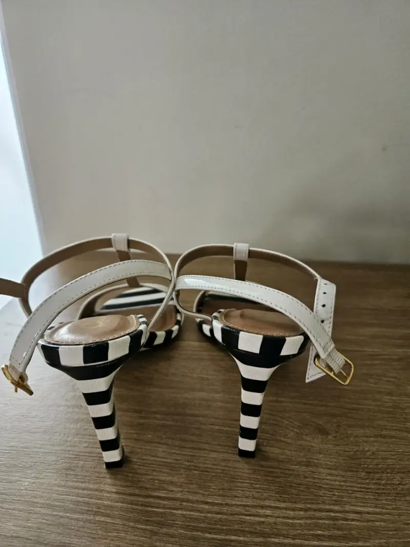 Sandalias blancas con rayas - 3