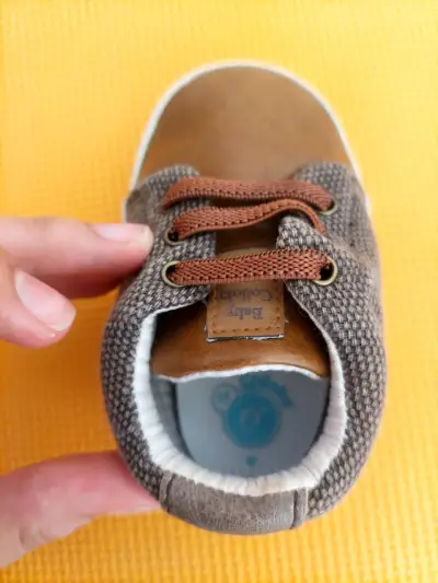Zapato de bebé marrón - miniatura 1