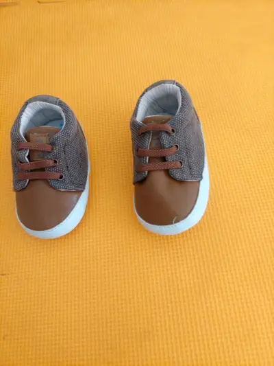 Zapato de bebé marrón - miniatura 3