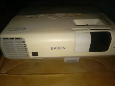 Proyector Epson usado - miniatura 1