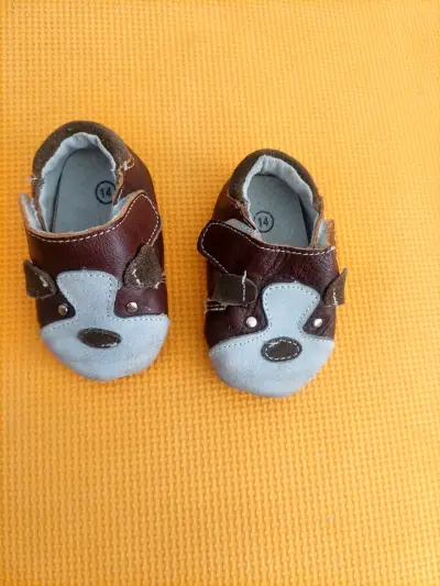 Zapatos de bebé marrones y grises - miniatura 1