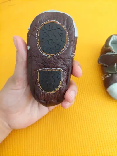 Zapatos de bebé marrones y grises - miniatura 2