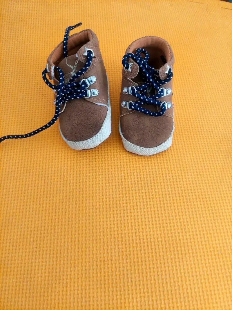 Zapatos infantiles marrones - 1