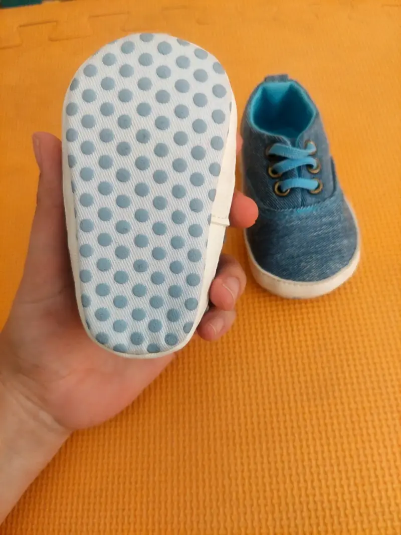 Zapatitos azules de bebé - 2