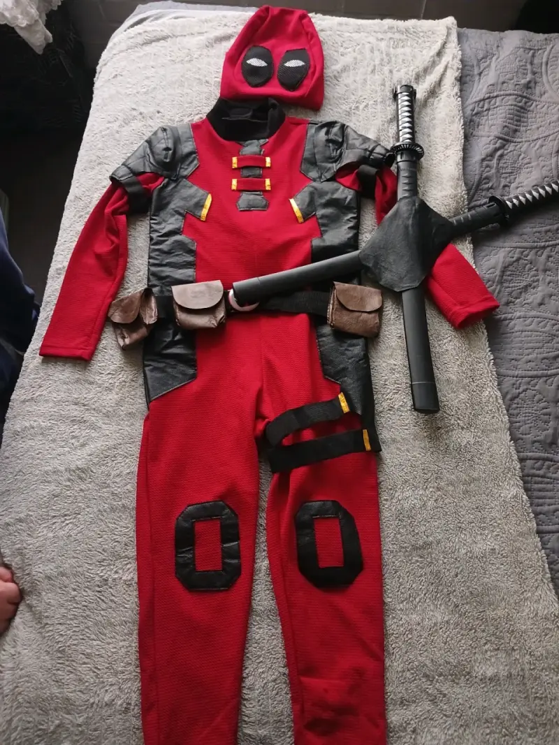 Disfraz de superhéroe rojo infantil