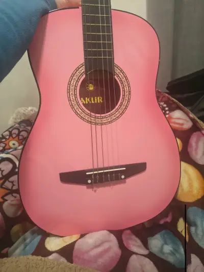 Guitarra acústica rosa - miniatura 3