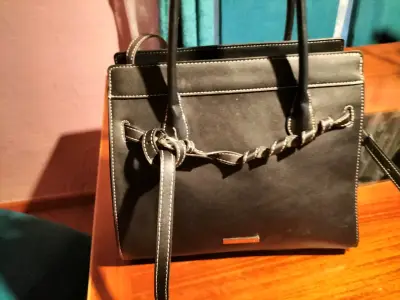 Cartera negra elegante - miniatura 1
