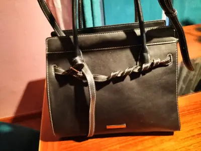 Cartera negra elegante - miniatura 3