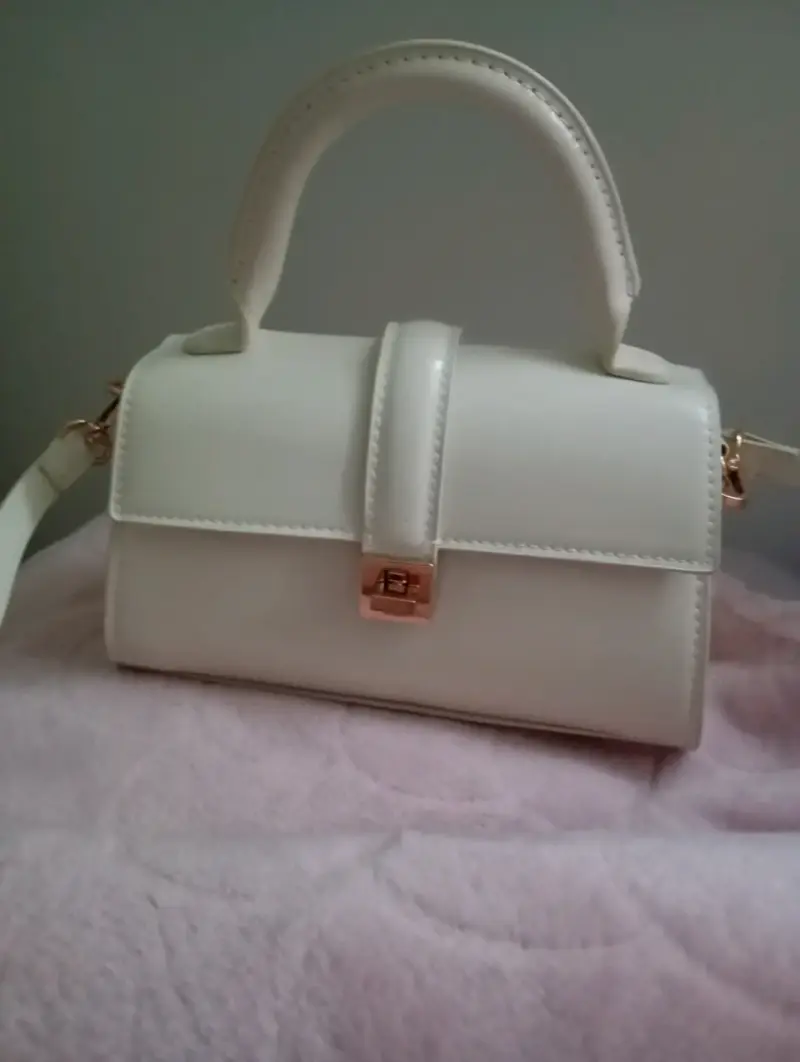 Cartera blanca elegante