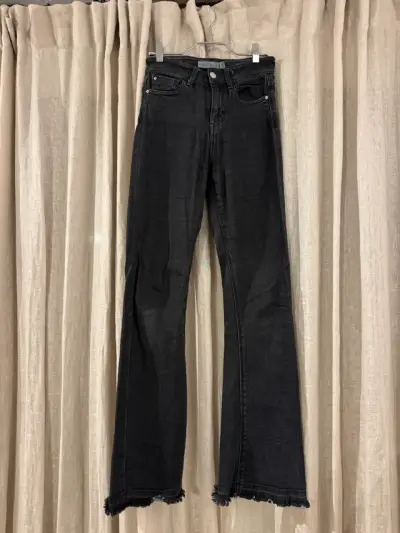 Jeans negros flare Alaniz - miniatura 1