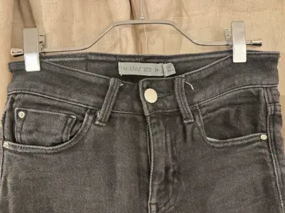 Jeans negros flare Alaniz - miniatura 2
