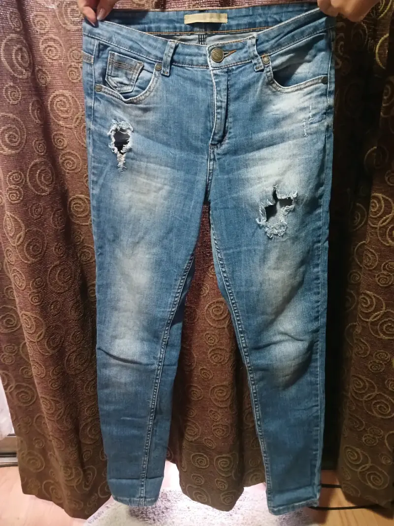 Jeans azules desgastados - 1