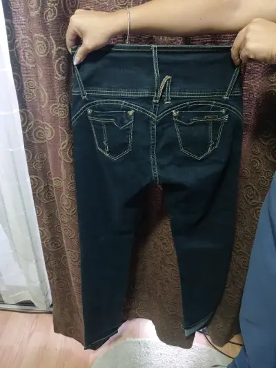 Pantalones de mezclilla oscuros - miniatura 2
