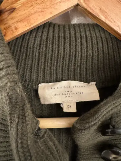 Sweater lana Sézane verde con botones - miniatura 3