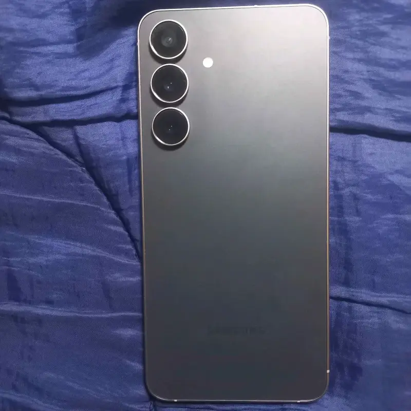 SAMSUNG S25 FE , 256GB y 8 Ram - 2