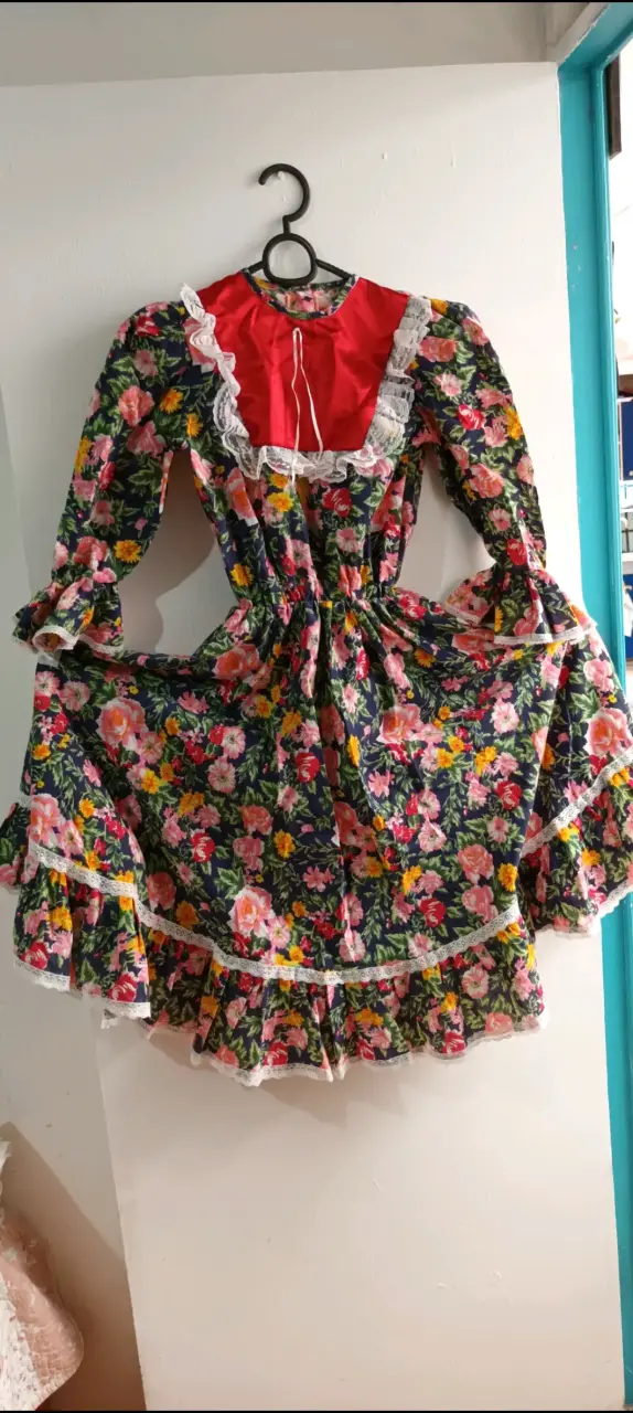 Vestido folclórico floral - 1