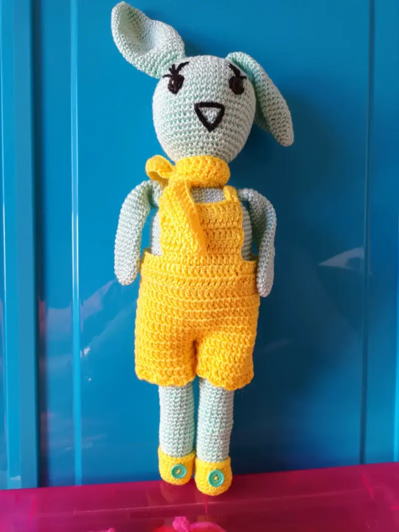 Conejo de crochet amarillo - 2