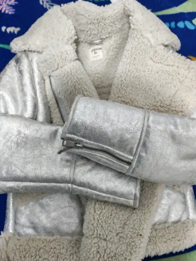 Chaqueta umbralle plateada con borrego - miniatura 1