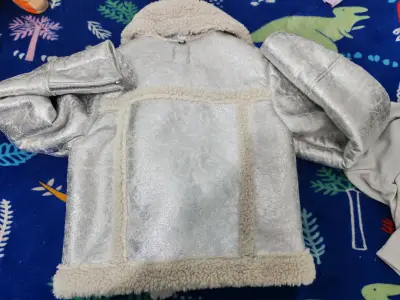 Chaqueta umbralle plateada con borrego - miniatura 3