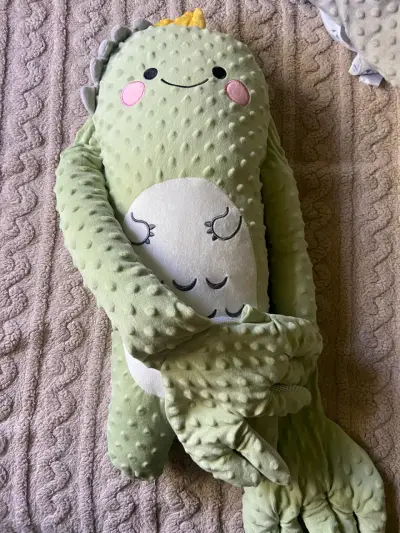 Cojín peluche dinosaurio verde palma calmante apeg - miniatura 3
