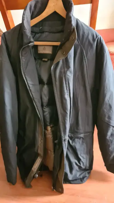 Parka negra forrada invernal como nueva. - miniatura 1