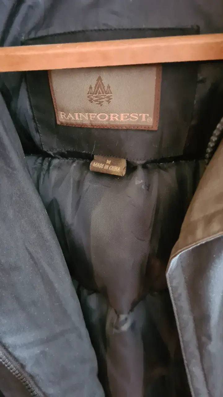 Parka negra forrada invernal como nueva. - 3