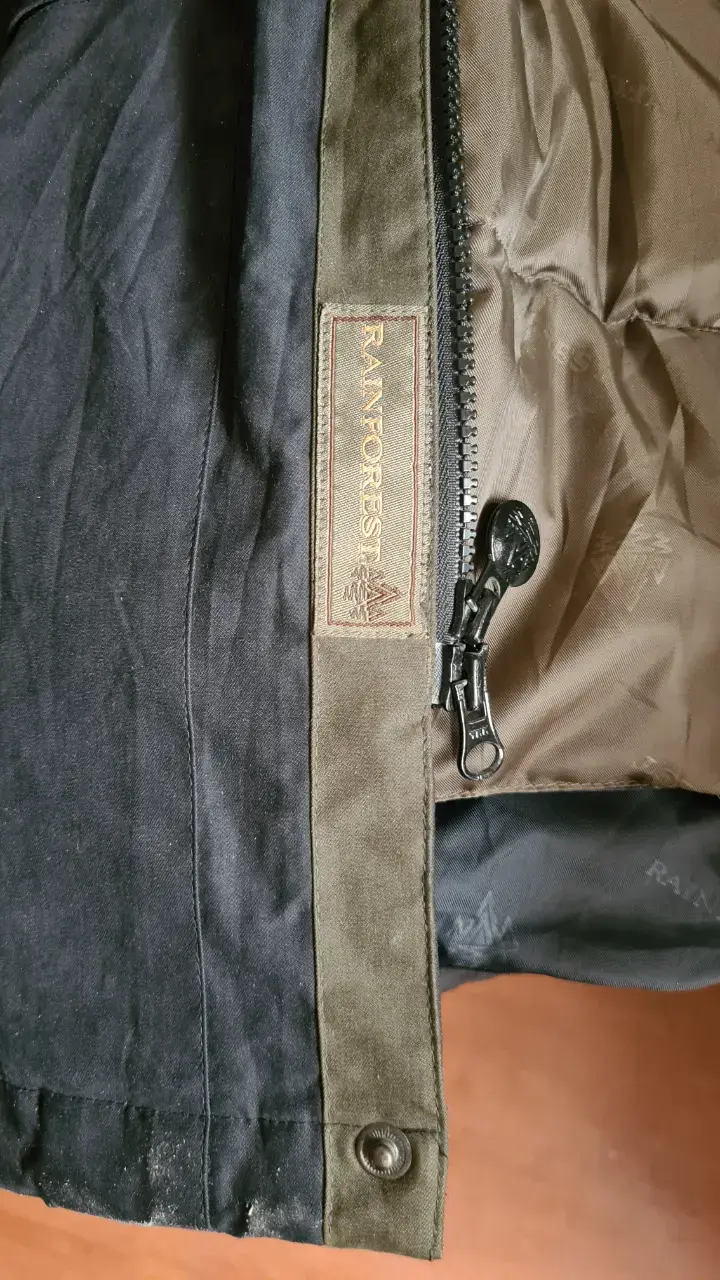 Parka negra forrada invernal como nueva. - 4