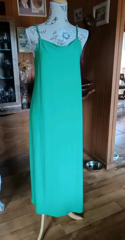 Vestido verde largo sin mangas - miniatura 1