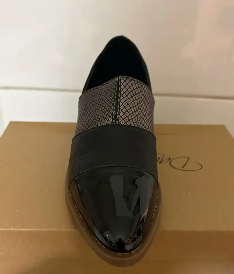 Zapato de mujer negro con tacón bajo - 2