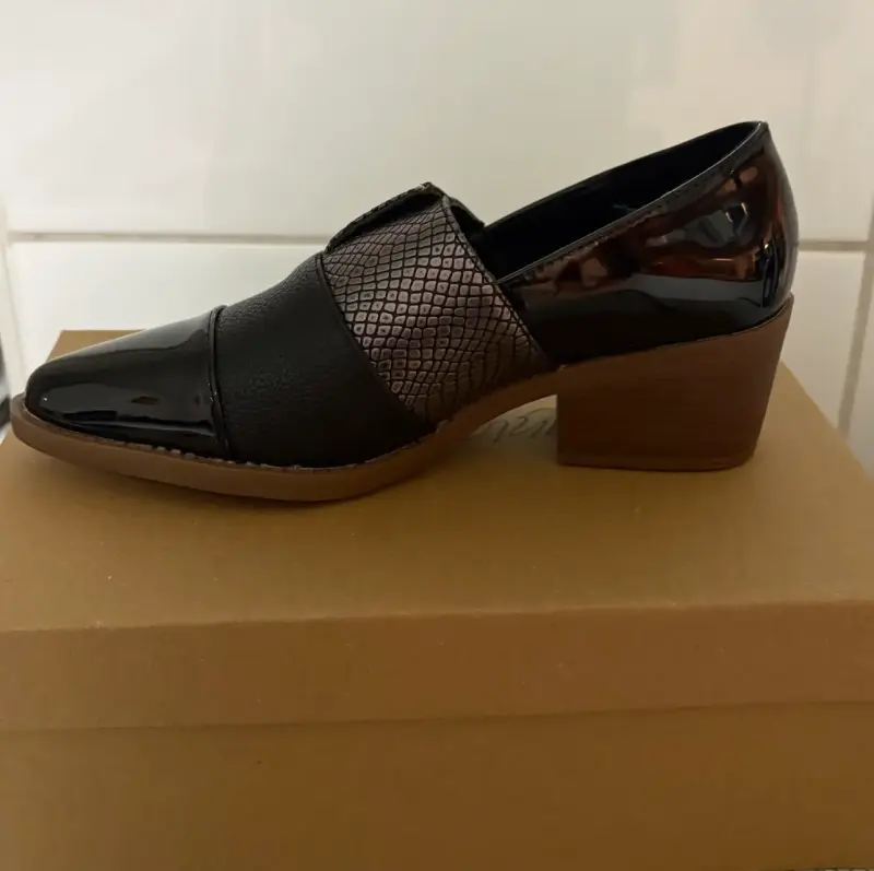Zapato de mujer negro con tacón bajo - 3