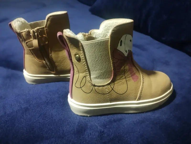 Botines de niña con diseño lúdico - 1