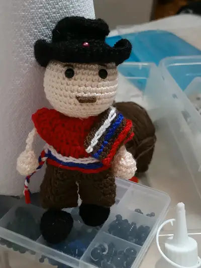 Muñeco tejido campesino chileno - miniatura 1