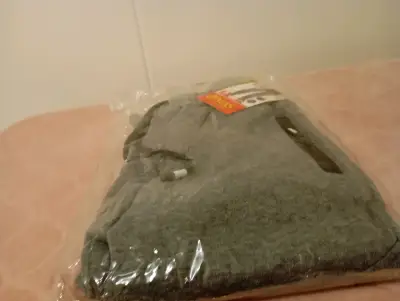 Pantalón gris nuevo en bolsa - miniatura 1