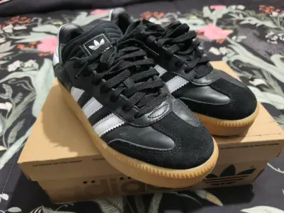 Zapatillas negras Adidas clásicas - miniatura 1
