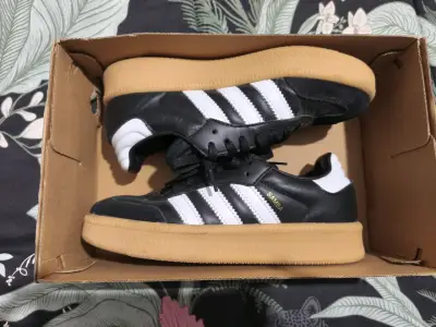 Zapatillas negras Adidas clásicas - miniatura 2