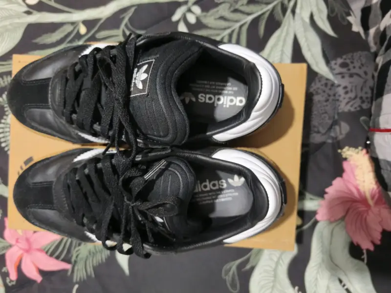Zapatillas negras Adidas clásicas - 4