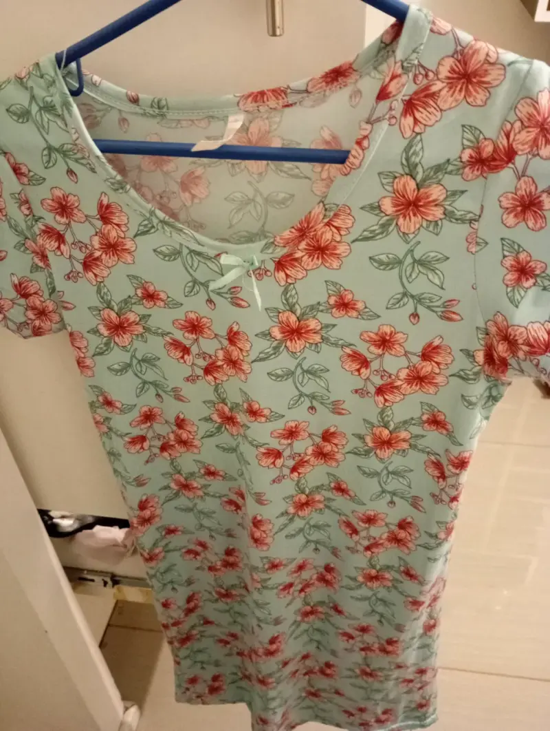 Vestido floral verde claro tipo pijama - 2