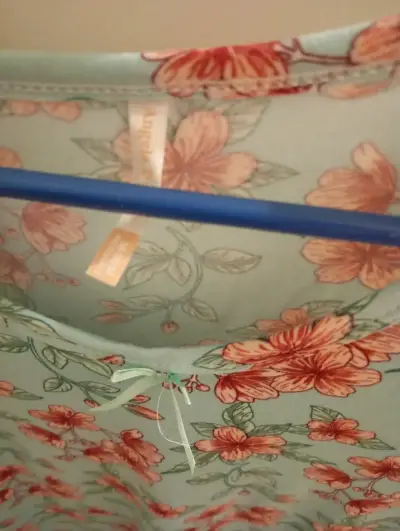 Vestido floral verde claro tipo pijama - miniatura 3