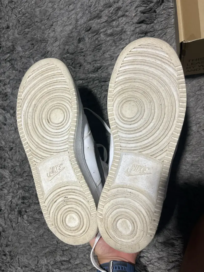 Zapatillas Nike blancas con logo negro - 3